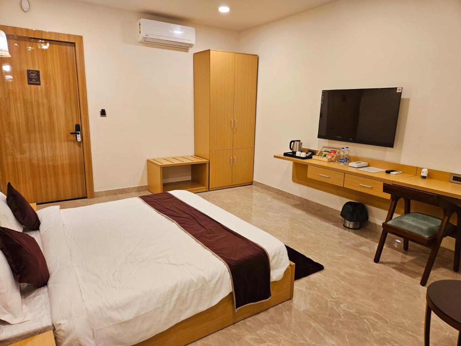 Labels Hotel Нагпур Экстерьер фото
