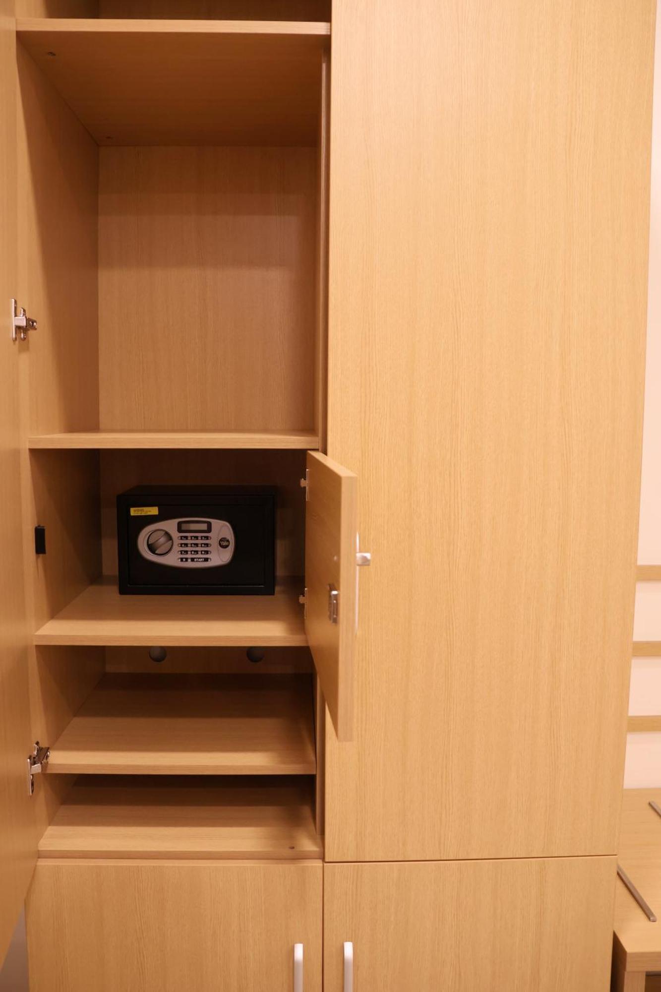 Labels Hotel Нагпур Экстерьер фото