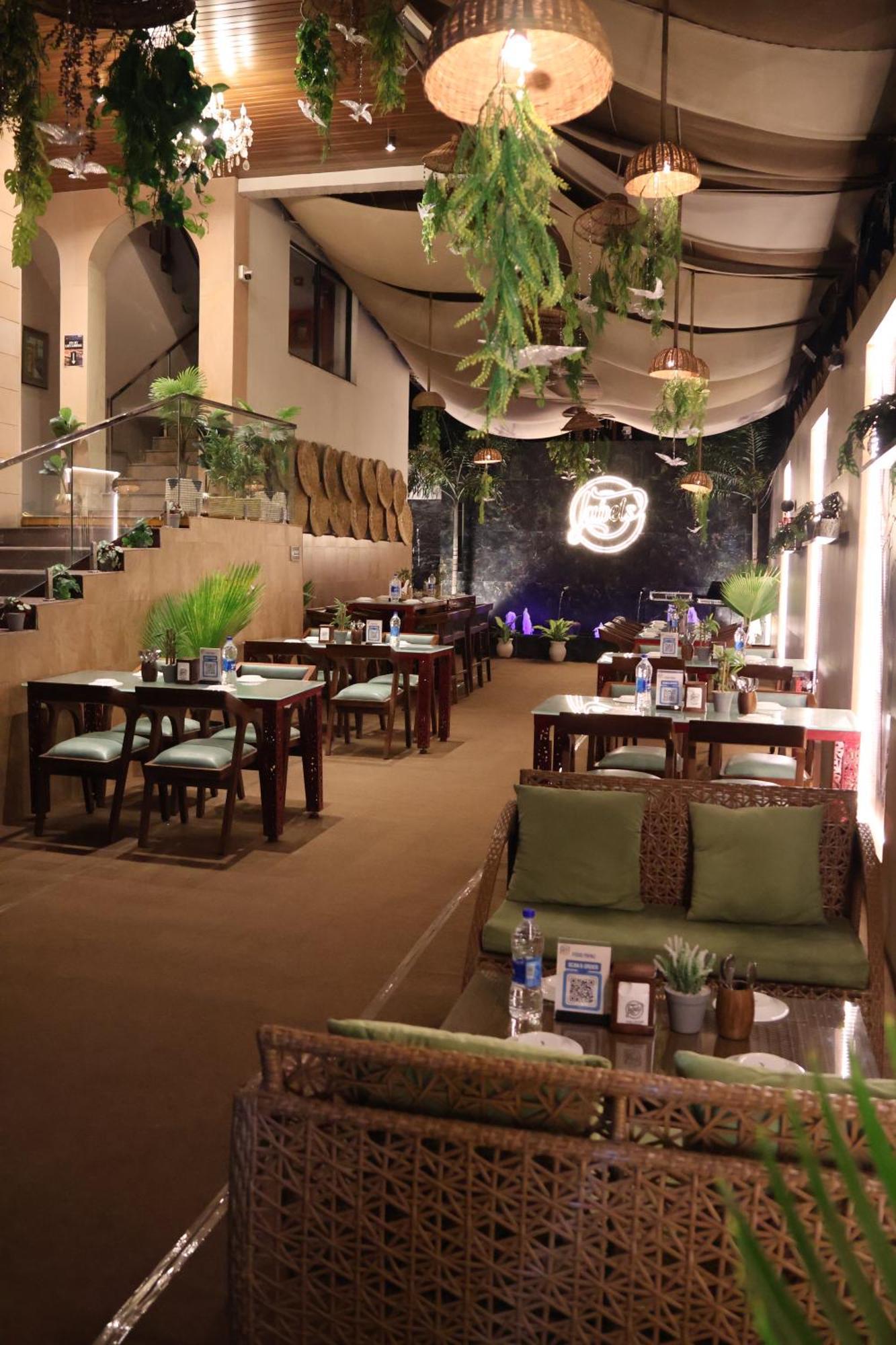 Labels Hotel Нагпур Экстерьер фото
